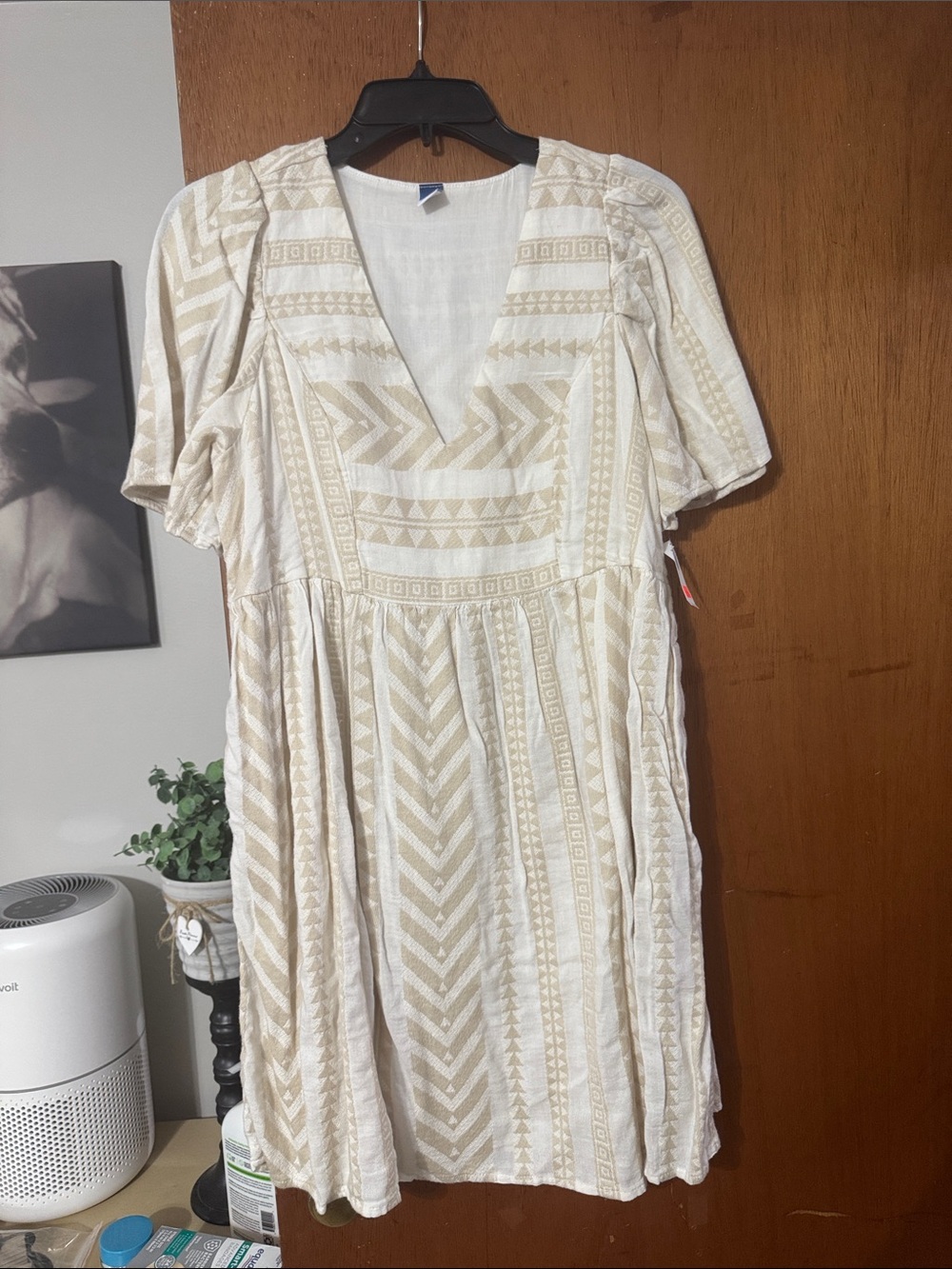 Women’s Beige & White V-Neck Patterned Dress